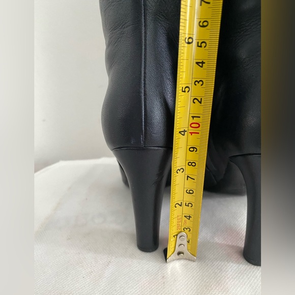 Authentic Chanel leather boots - Picture 11 of 13